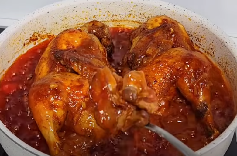 فرخة مشوية على البوتاجاز: تحفة فنية بدون فرن…. شاهد بالفيديو