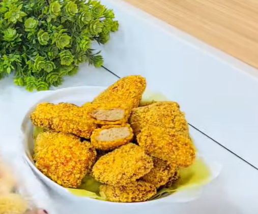 وصفة الدجاج المقرمش: سرّ تحضير القطع اللذيذة وتخزينها بذكاء…شاهد بالفيديو