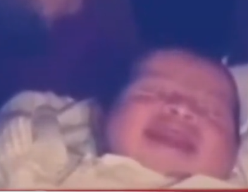 فيديو مؤثر: ردة فعل طفلة حديثة الولادة عند سماع الأذان تشعل مواقع التواصل